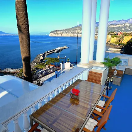 La Terrazza 38 Bed & Breakfast 4*